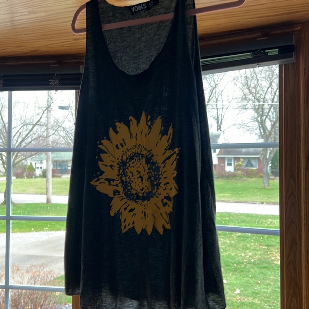 Never worn flowy tank.
